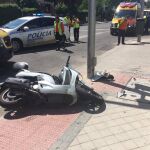 Tras chocar con un vehículo impactó después con una farola en la calle Josefa Valcárcel