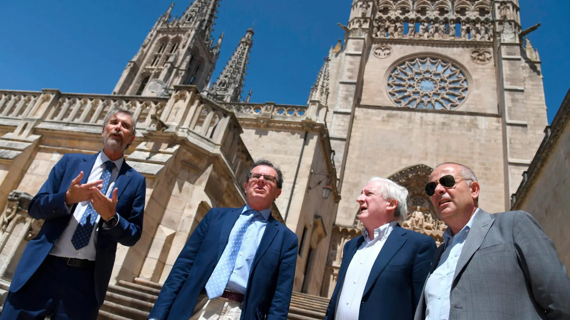 El rector de la Universidad de Castilla La Mancha, Miguel Ángel Collado Yurrita, y el rector de la Universidad de Burgos, Manuel Pérez Mateos, visitan la Seol de Burgos acompañados por el vicepresidente de la Fundación VIII Centenario de la Catedral. Burgos 2021, Antonio Méndez Pozo, y el del Cabildo de la Catedral y delegado de Patrimonio de la Archidiócesis de Burgos, Juan Álvarez Quevedo