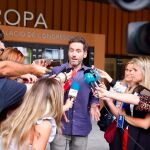 El presidente del PP de Gipúzcoa, Borja Sémper, hace declaraciones a los medios al comienzo de la convención que su partido celebra desde este viernes en Vitoria