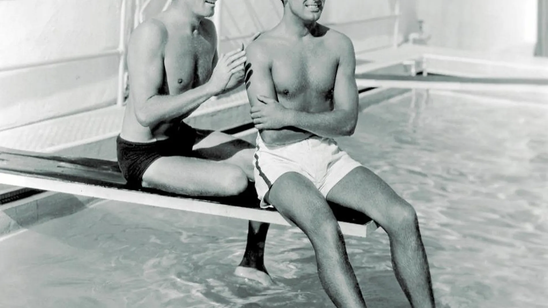 Cary Grant (derecha) con su amante Randolph Scott; abajo, Scotty Bowers. Foto: Bob Maddox