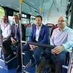 El alcalde de Valladlid, Óscar Puente, presenta los nuevos autobuses