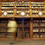 El libro de la Universitat de Barcelona es una invitación a conocer las bibliotecas de varios autores