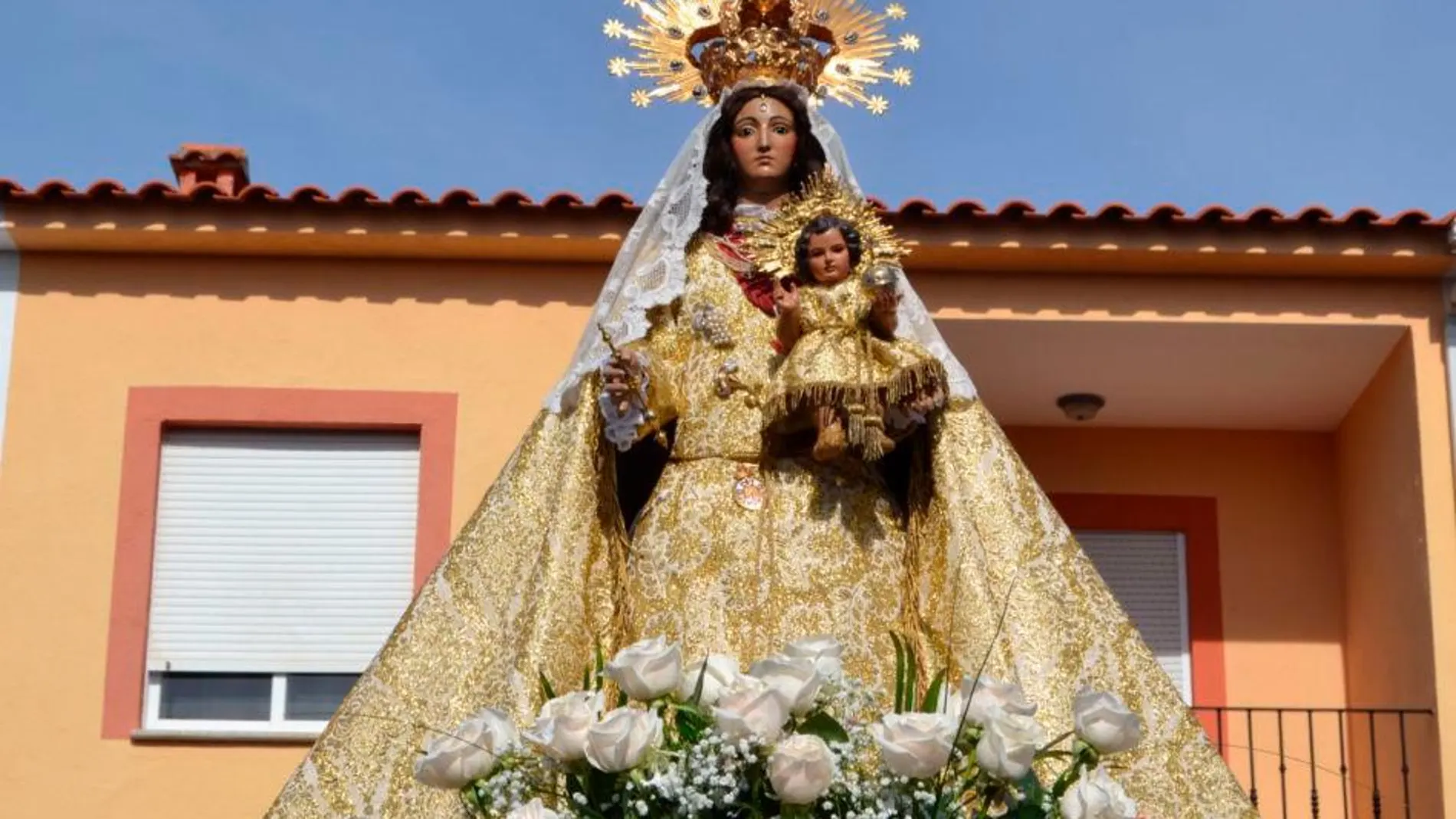 La Virgen de las Nieves y la Corona de España
