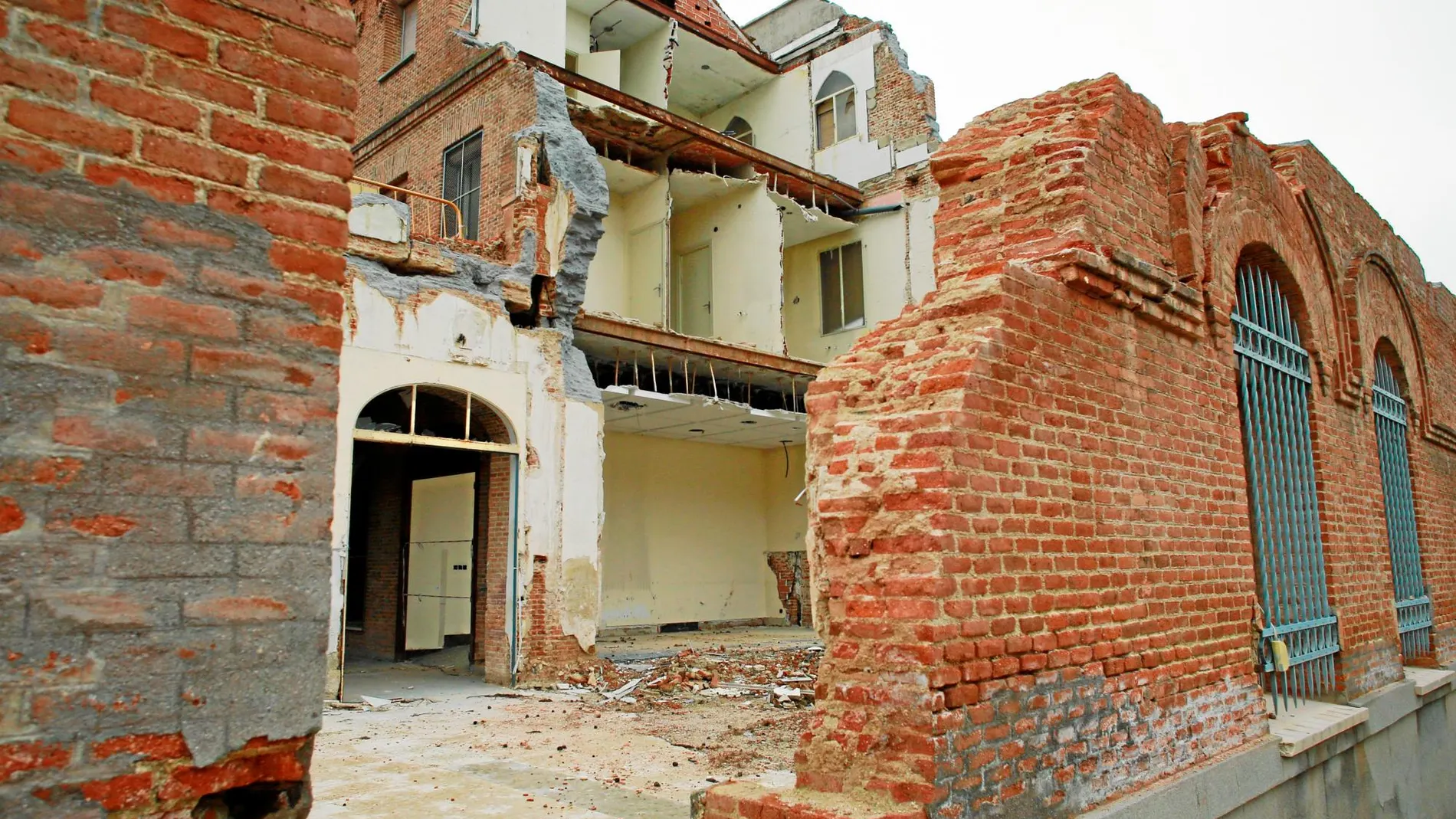 El antiguo convento de las Damas Apostólicas fue demolido parcialmente en julio de 2017 y el Ayuntamiento de Carmena no otorgó la licencia de obra