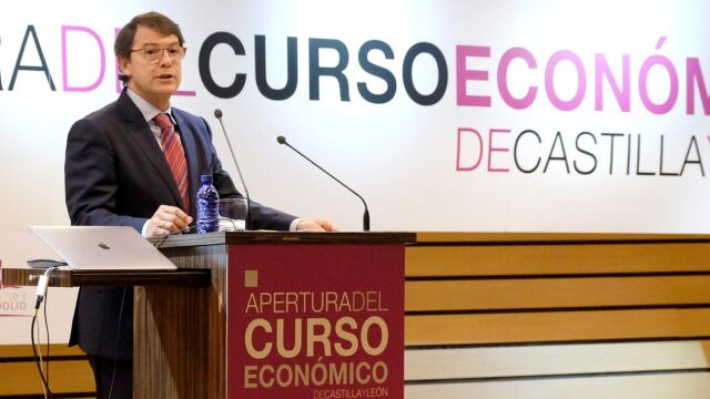 El presidente de Castilla y León, Alfonso Fernández Mañueco, interviene en el acto de Apertura del Curso Económico