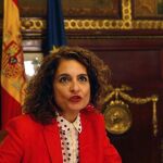 La ministra de Hacienda, María José Montero, asegura que la transferencia se realizará en breve. EFE