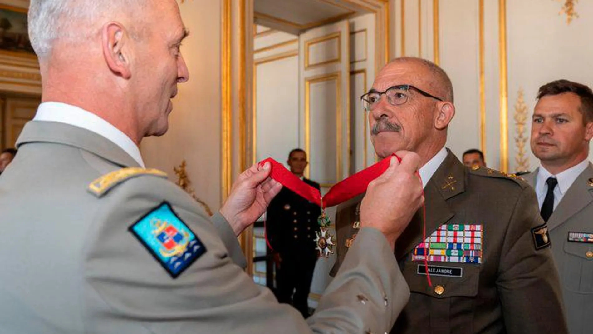 El JEMAD recibe la Legión de Honor de manos de su homólogo francés