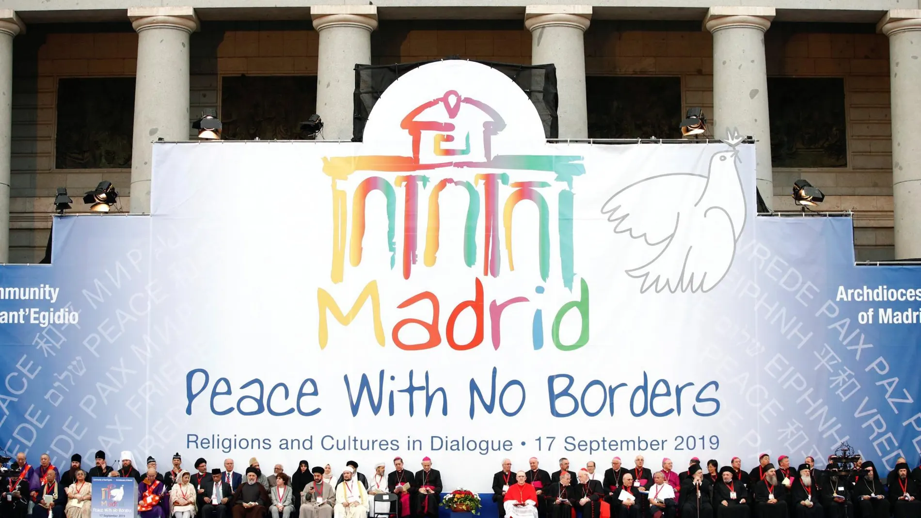 [GRAF4086. MADRID, 17/09/2019.- Fotografía de familia de la ceremonia final del Congreso "Paz][simultánea por la paz. EFE/ Javier López]