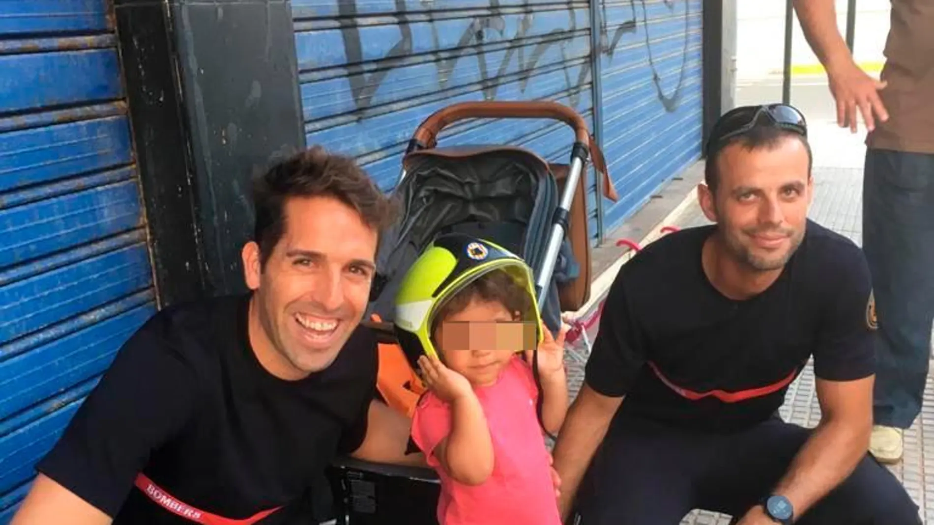 Rescatada una niña de dos años de entre los barrotes de una mesa