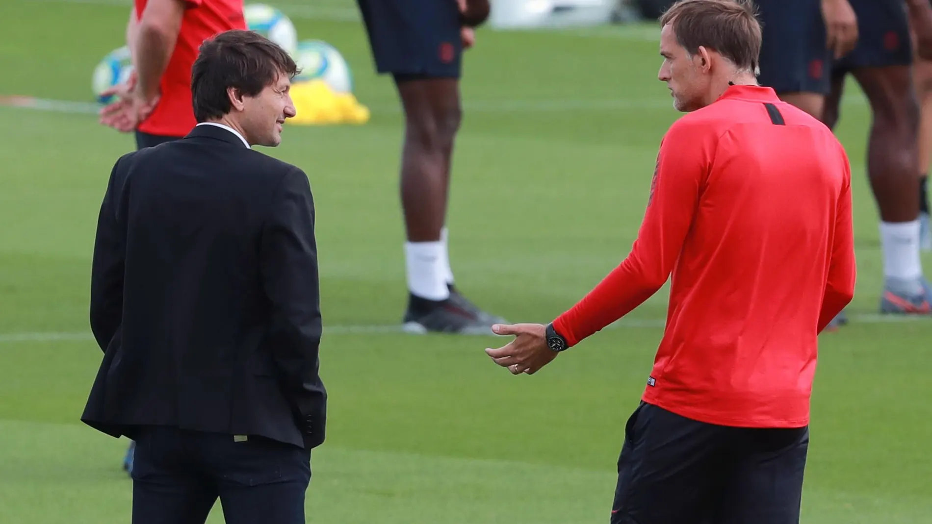 Leonardo, manager general del PSG, con el técnico, Tuchelear Paris]