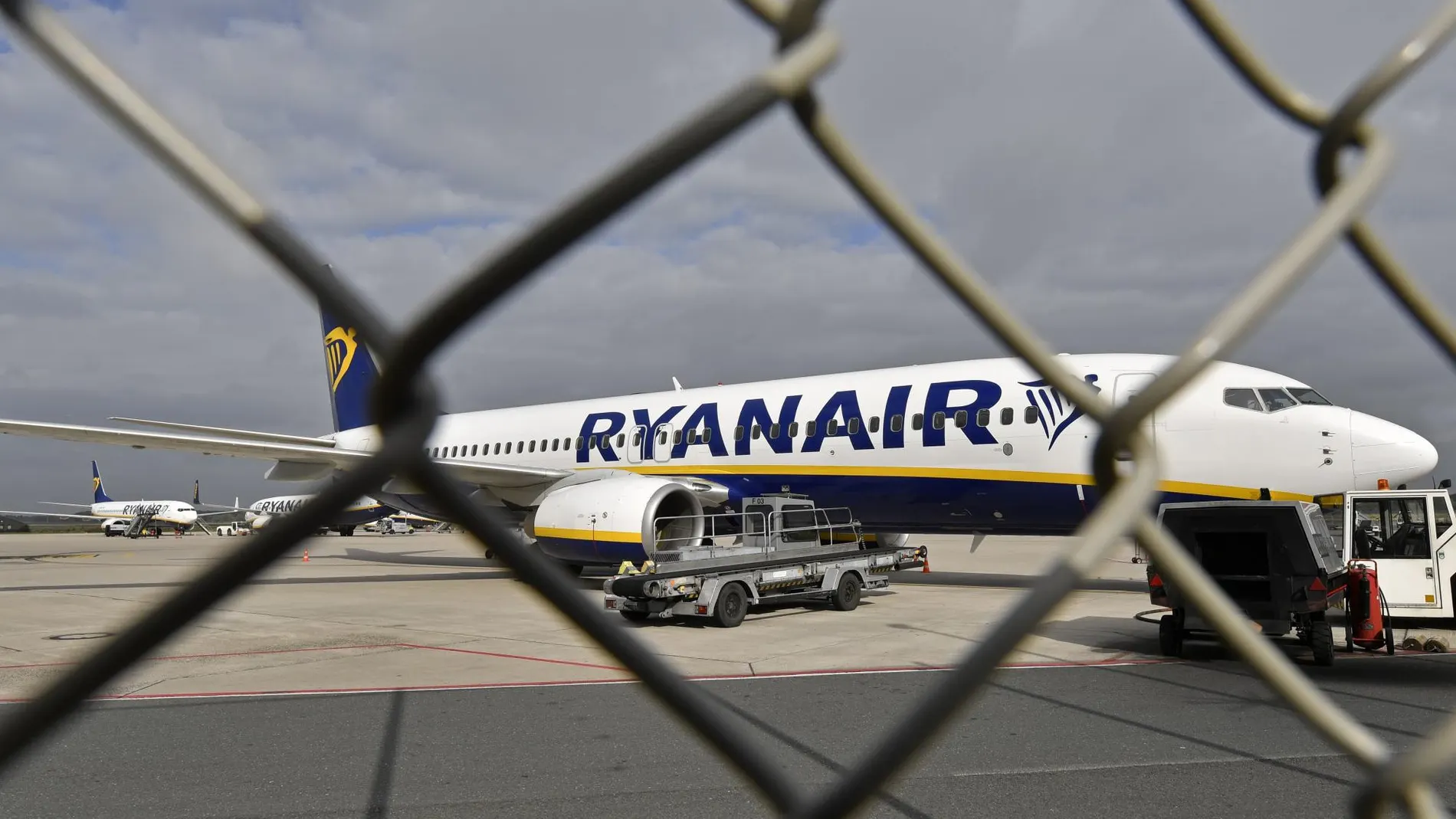 Un avión de Ryanair estacionado en el aeropuerto de Weeze, Alemania