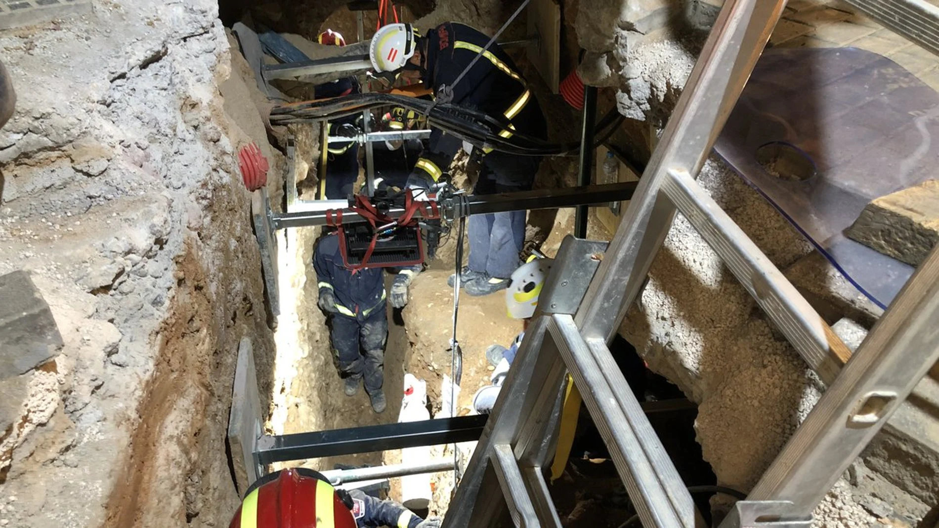 Los bomberos de la Comunidad de Madrid han primado la seguridad tanto del obrero como de los propios rescatadores