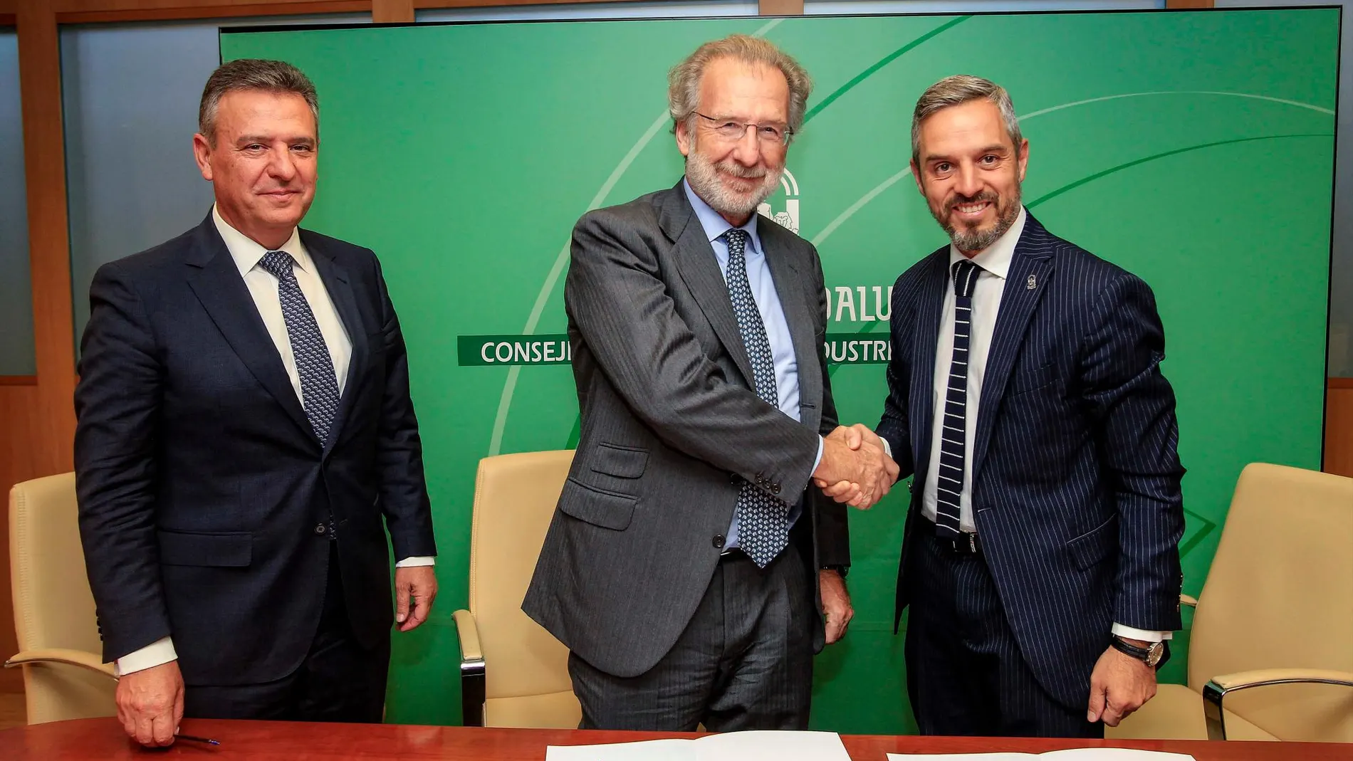 El acto de la firma se produjo en el Edificio Torretriana de Sevilla / Foto: Manuel Olmedo