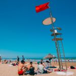 Bandera roja en la playa de la Malvarrosa