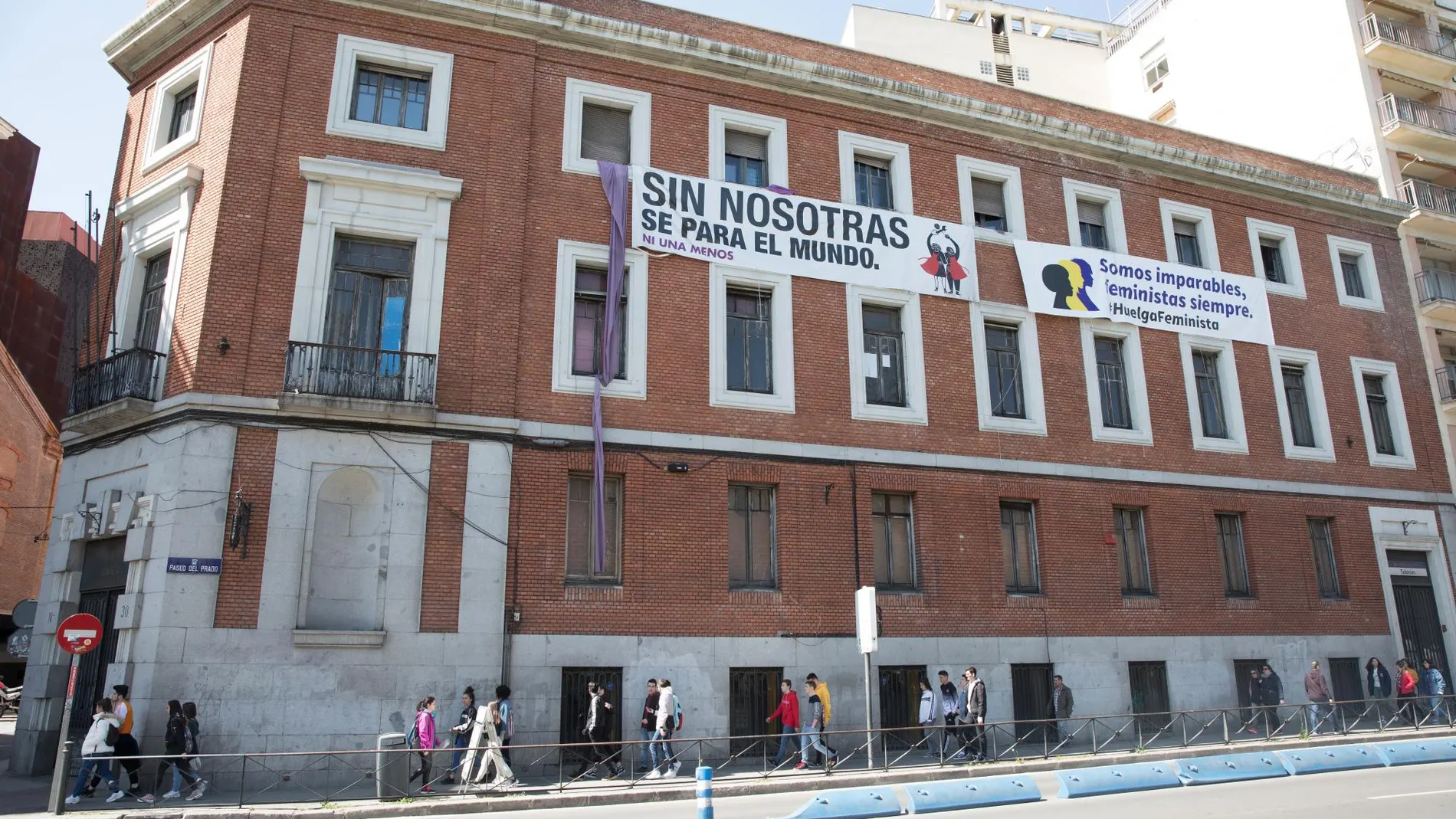 Fachada de La Ingobernable, el edificio okupado en el Paseo del Prado