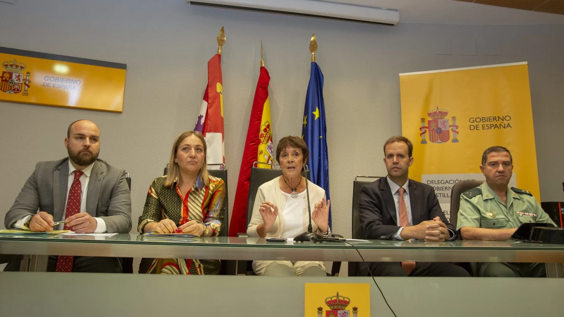 Mercedes Martín junto a Inmaculada Matías y Francisco Fontanals, entre otros