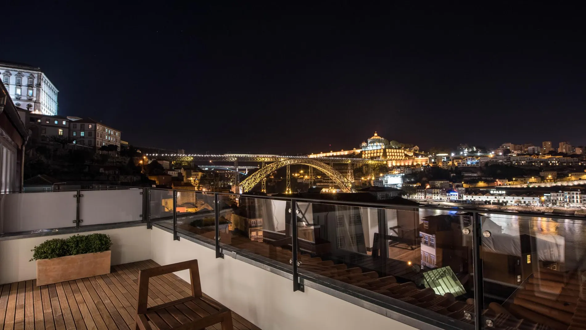 Vistas desde una de las terrazas del hotel a la ribera del río Duero | Carris Porto Ribeira
