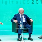 José María Aznar, Eduardo Serra y Felipe González durante el debate del Foro DigitalES Summit 2019 que se celebró ayer en Madrid