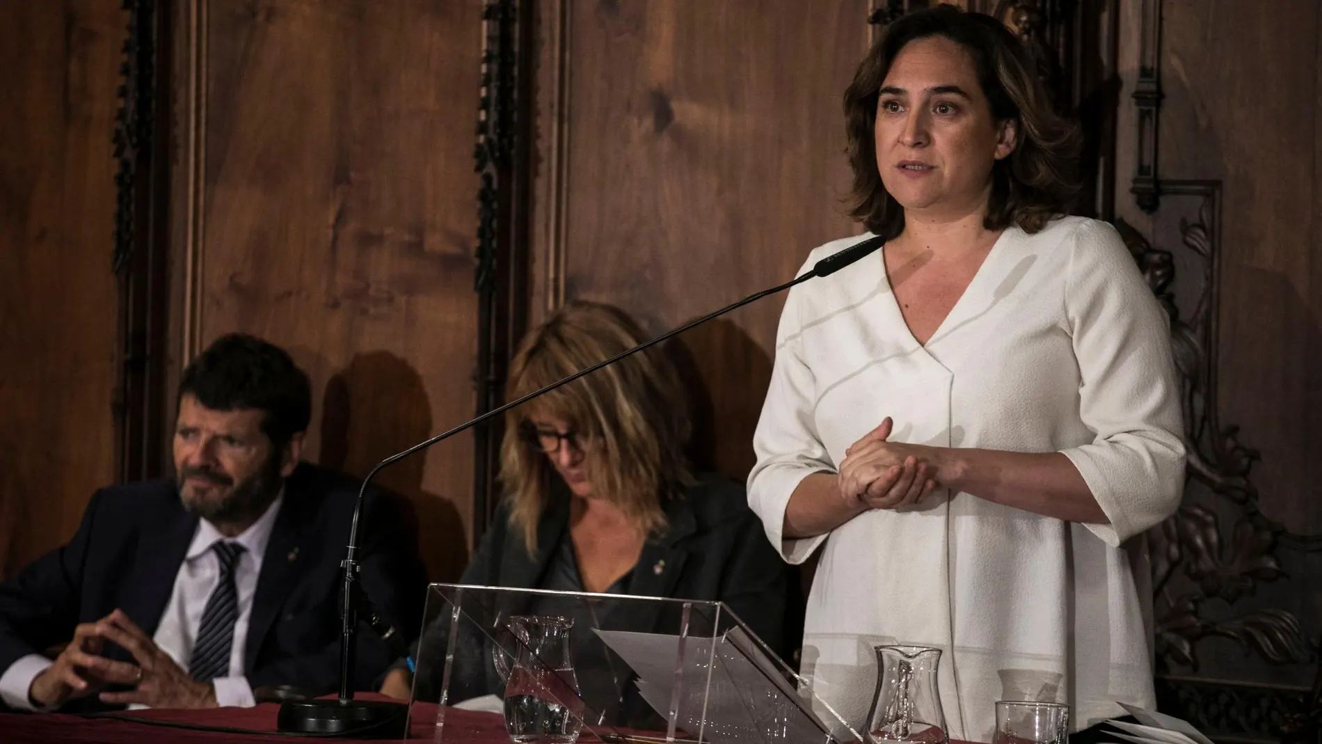 Ada Colau leyó una declaración institucional desde el Saló de Cent del Ayuntamiento de Barcelona