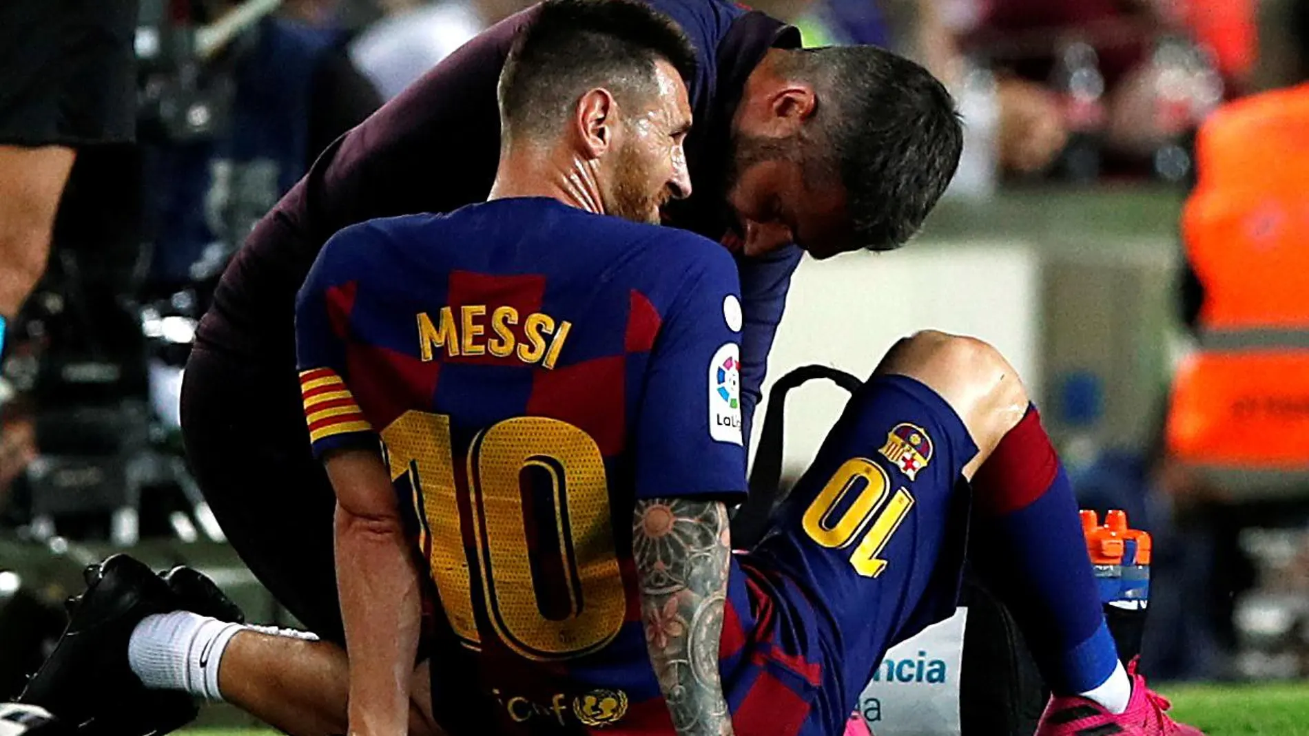 Messi sufrió una elongación en la pierna izquierda en el partido contra el Villarreal