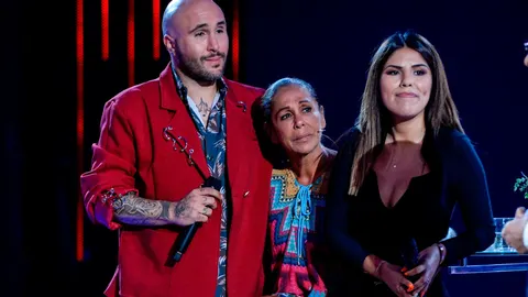 Isabel Pantoja, junto a sus hijos Kiko e Isa P.