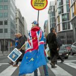 Manifestantes contra el Brexit acudieron ayer al Parlamento Europeo