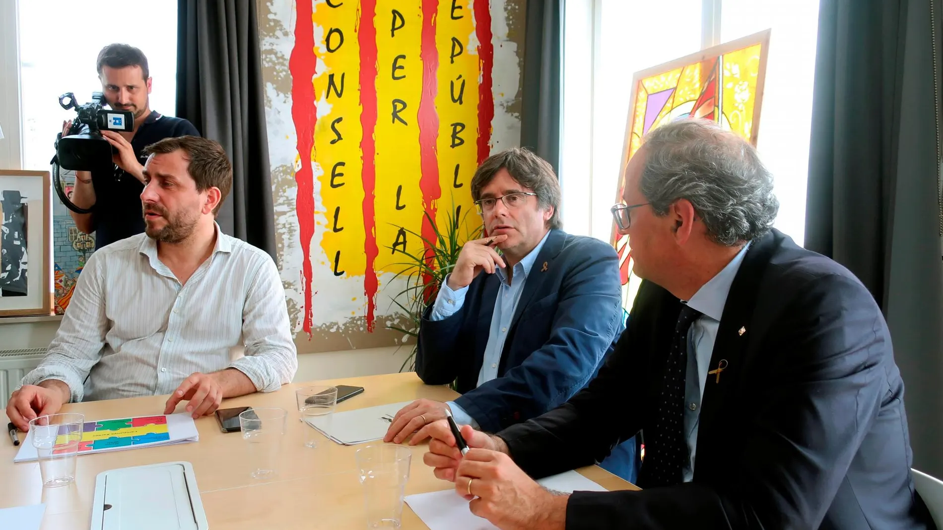 Carles Puigdemont, Toni Comín y Quim Torra en Waterloo (Bélgica)/Efe