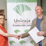 Carmen Espín, presidenta de la Fundación Unicaja Jaén, y Juan León, presidente de Colectivo Gentes / La Razón