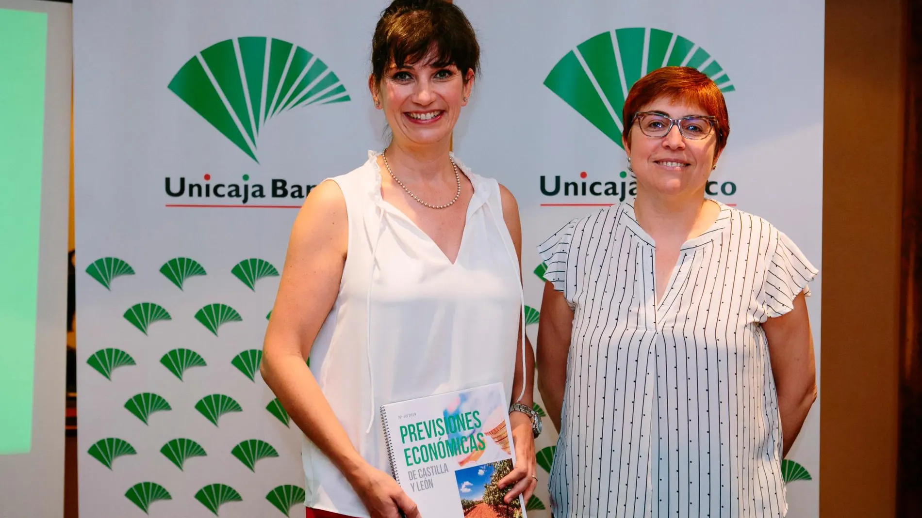 La coordinadora del estudio, Felisa Becerra, junto a Macarena García