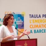 Ada Colau presidiendo la Mesa para la Emergencia Climática de Barcelona