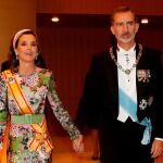 Los Reyes de España se dirigen a la ceremonia de entronización del emperador japonés Naruhito / Efe