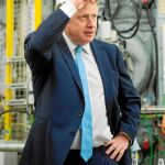 Johnson se ha colocado el casco de campaña para convencer a los británicos de su plan para salir de la UE / Ap