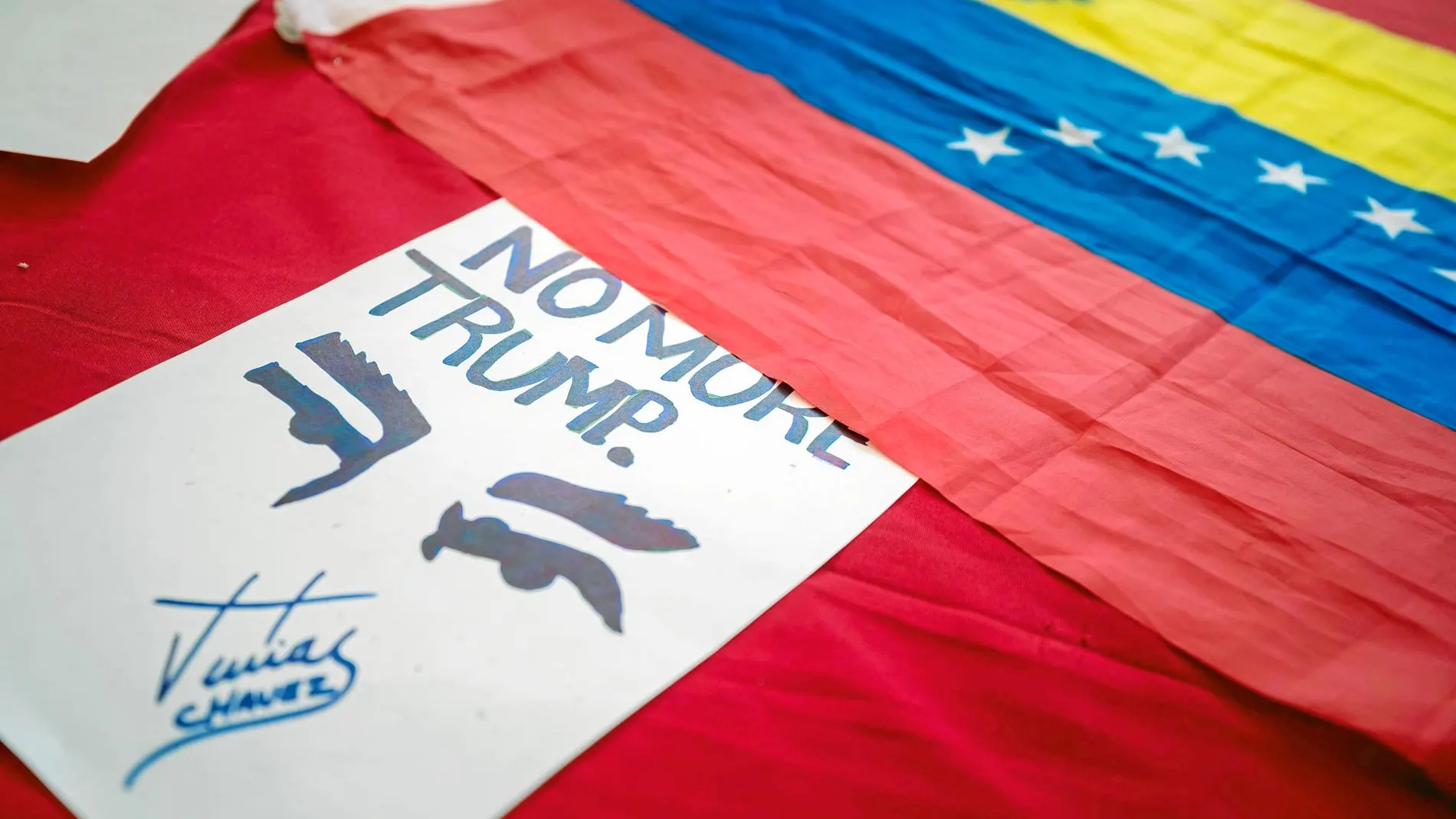 La propaganda chavista ha puesto en marcha la campaña «No + Trump» contra el presidente de Estados Unidos / Efe