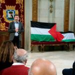 Mauricio Valiente en un acto a favor de la solidaridad con el pueblo palestino en el Ayuntamiento en 2016
