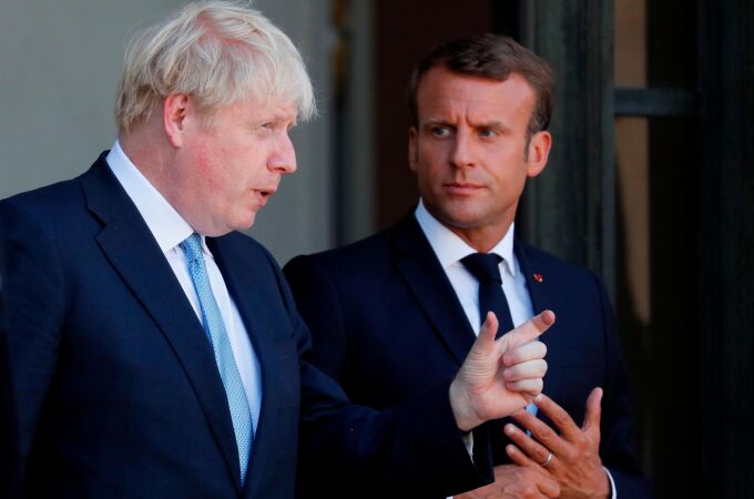 Emmanuel Macron y Boris Johnson, ante la prensa en París/Reuters