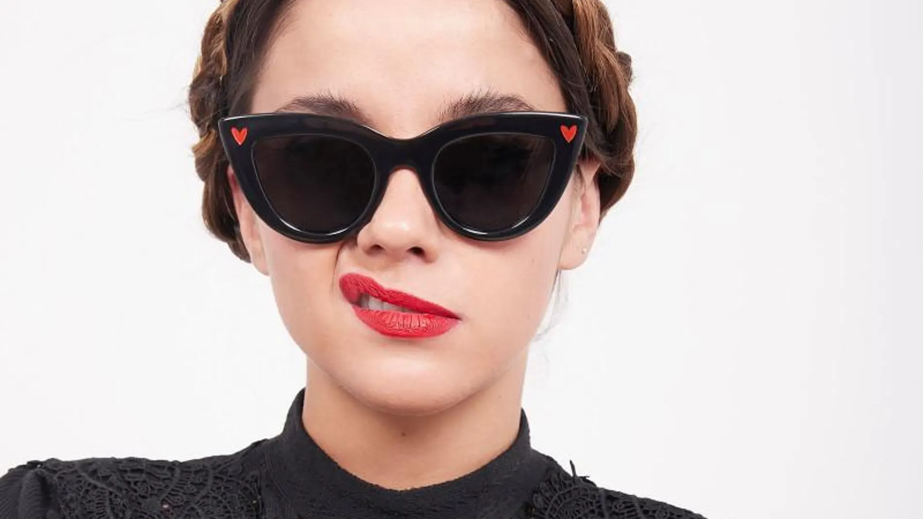 Estas gafas de sol tienen un mensaje tan especial en su patilla que hará que las necesites