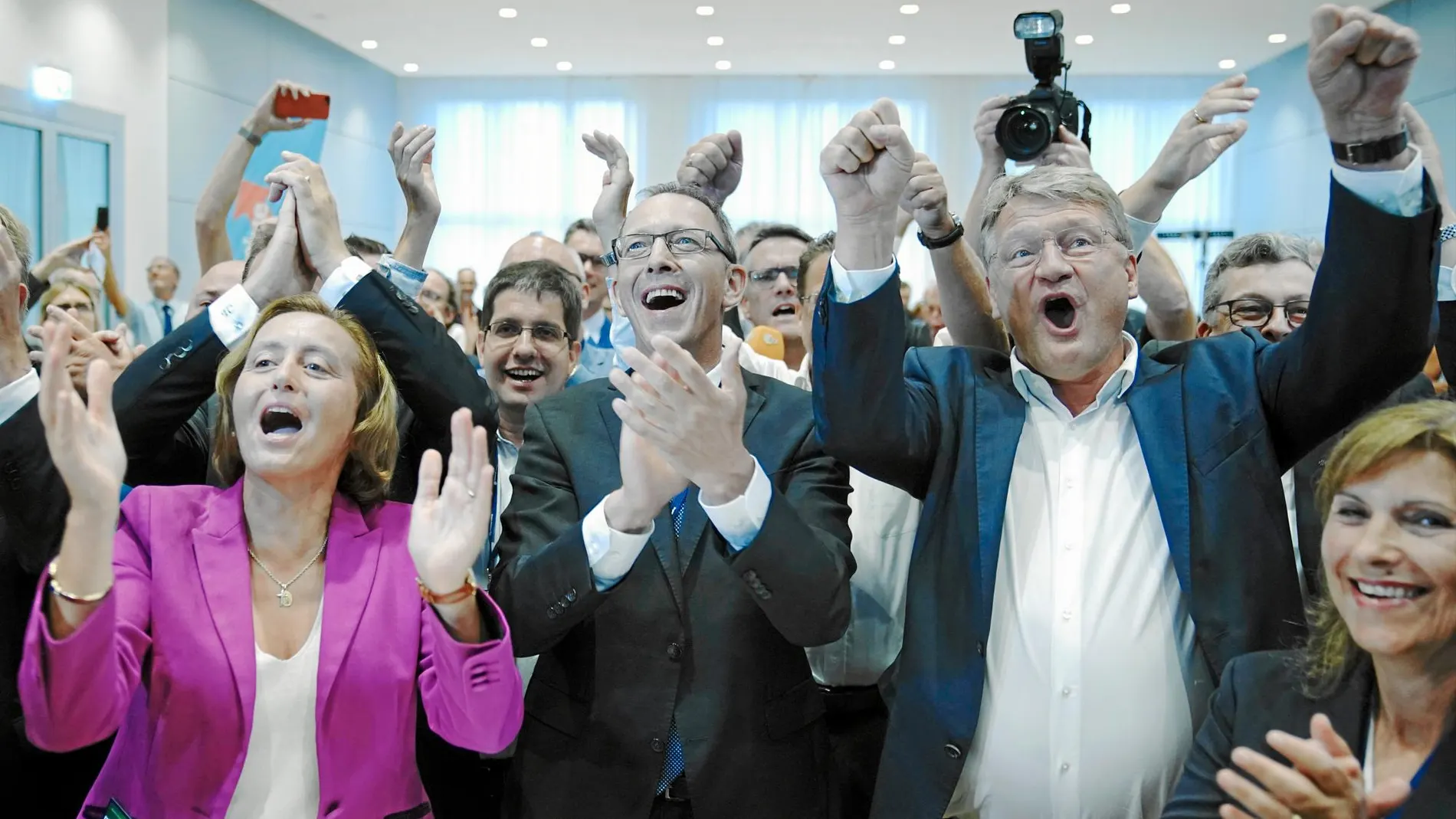 Los líderes de Alternativa para Alemania celebran ayer los buenos resultados logrados por la extrema derecha en Sajonia