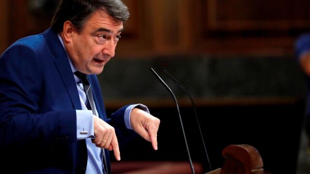 El portavoz del Partido Nacionalista Vasco en el Congreso de los Diputados, Aitor Esteban, interviene en el debate de investidura