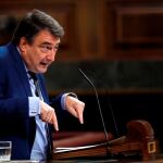 El portavoz del Partido Nacionalista Vasco en el Congreso de los Diputados, Aitor Esteban, interviene en el debate de investidura