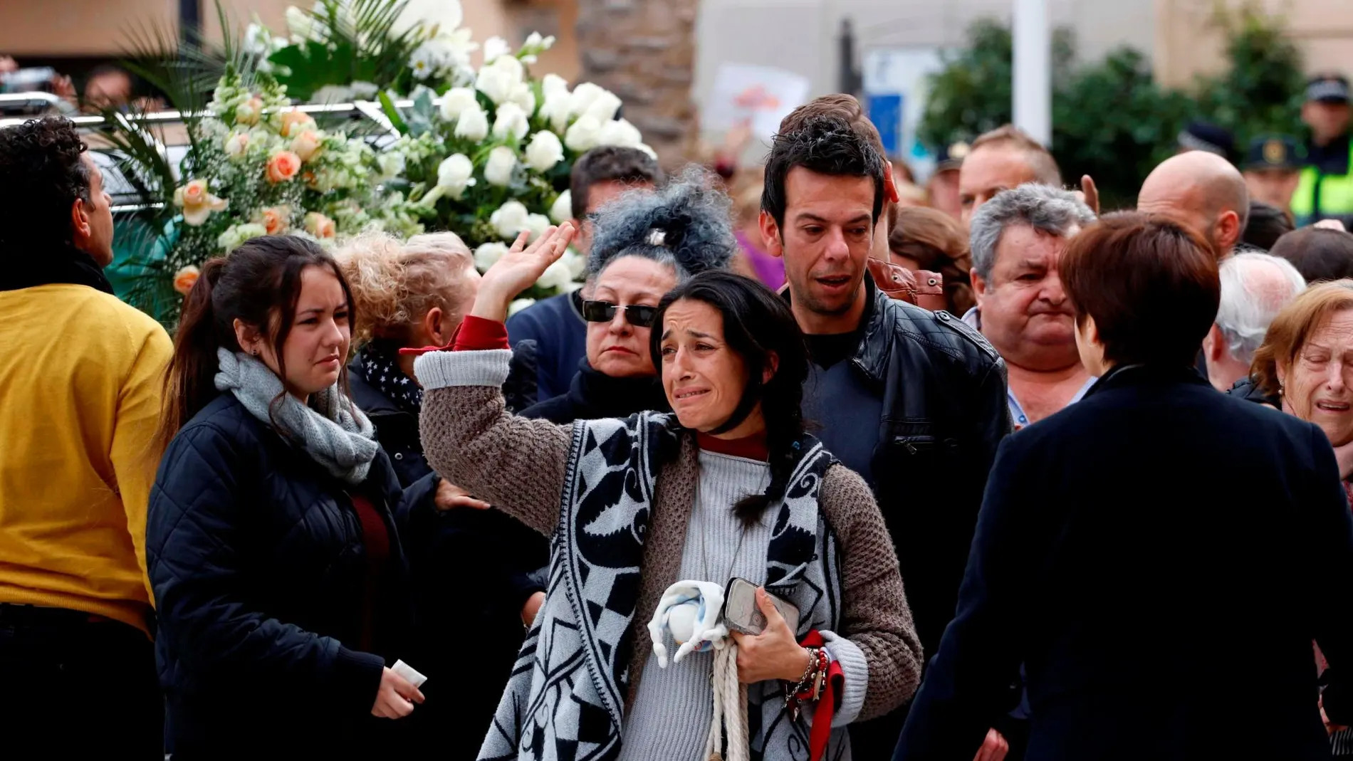 Los padres de Gabriel Cruz, Patricia Ramírez y Ángel Cruz, durante el funeral del niño en marzo de 2018 frente a la Catedral de Almería / Foto: EFE