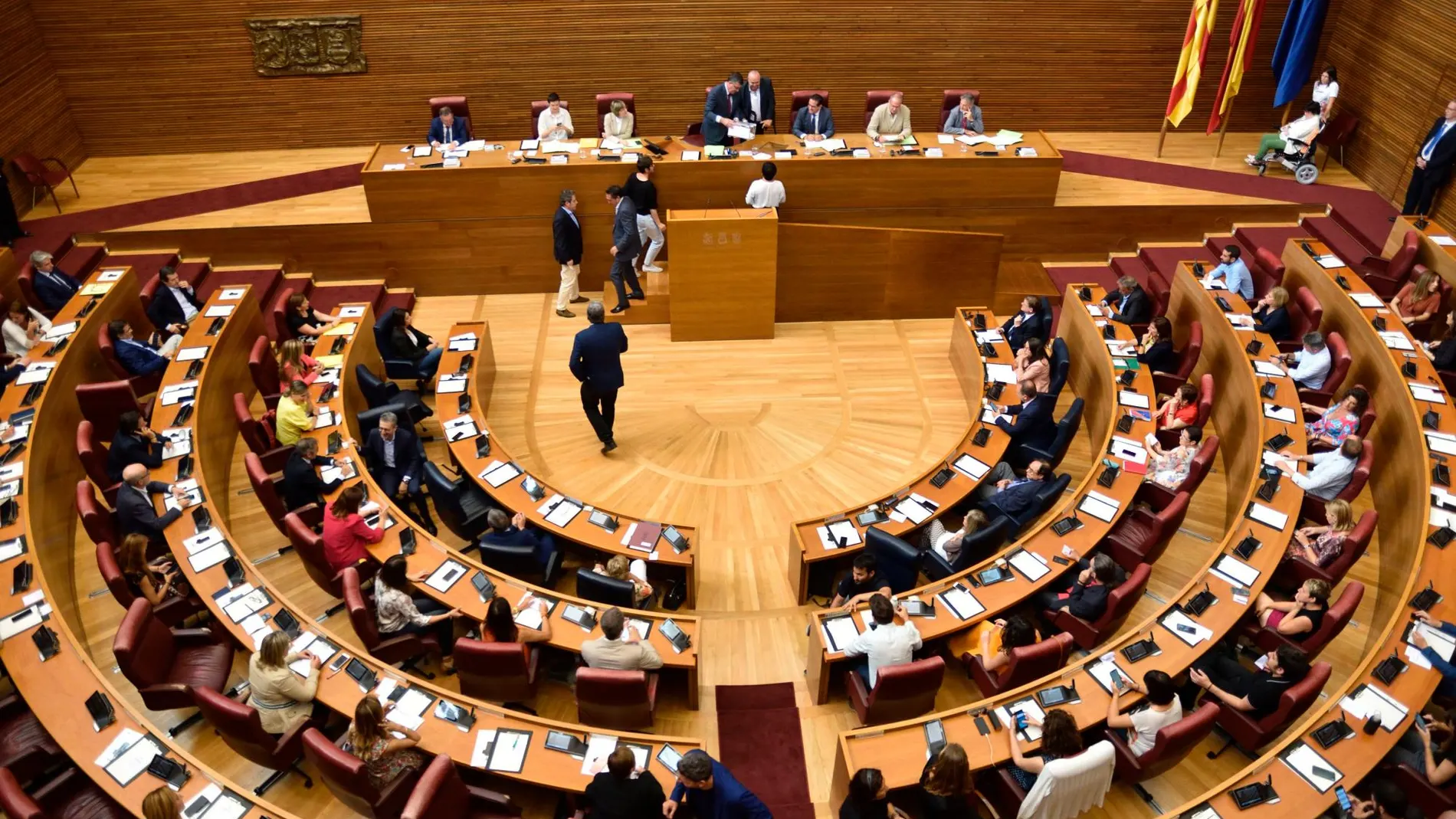 Vox impide una declaración institucional en Les Corts por el Día del Orgullo