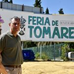 El alcalde de Tomares, José Luis Sanz, y la concejal de Festejos, Mª Carmen Ortiz, visitan el recinto ferial de Tomares / La Razón