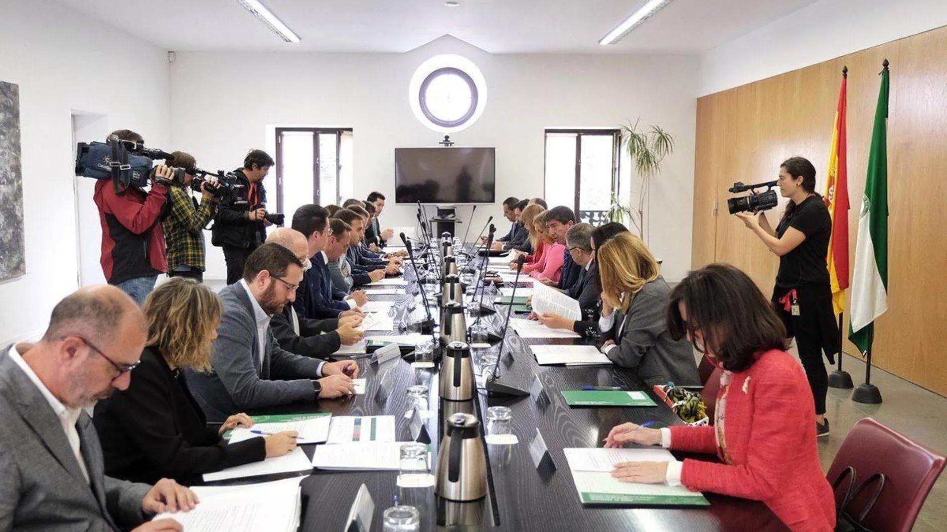 La Junta de Andalucía, cinco diputaciones provinciales, los sindicatos CCOO y UGT y la Confederación de Empresarios de Andalucía (CEA) han disuelto el Consorcio Guadalquivir / EP