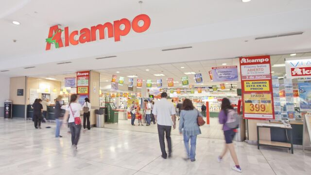 Entrada de un supermercado Alcampo