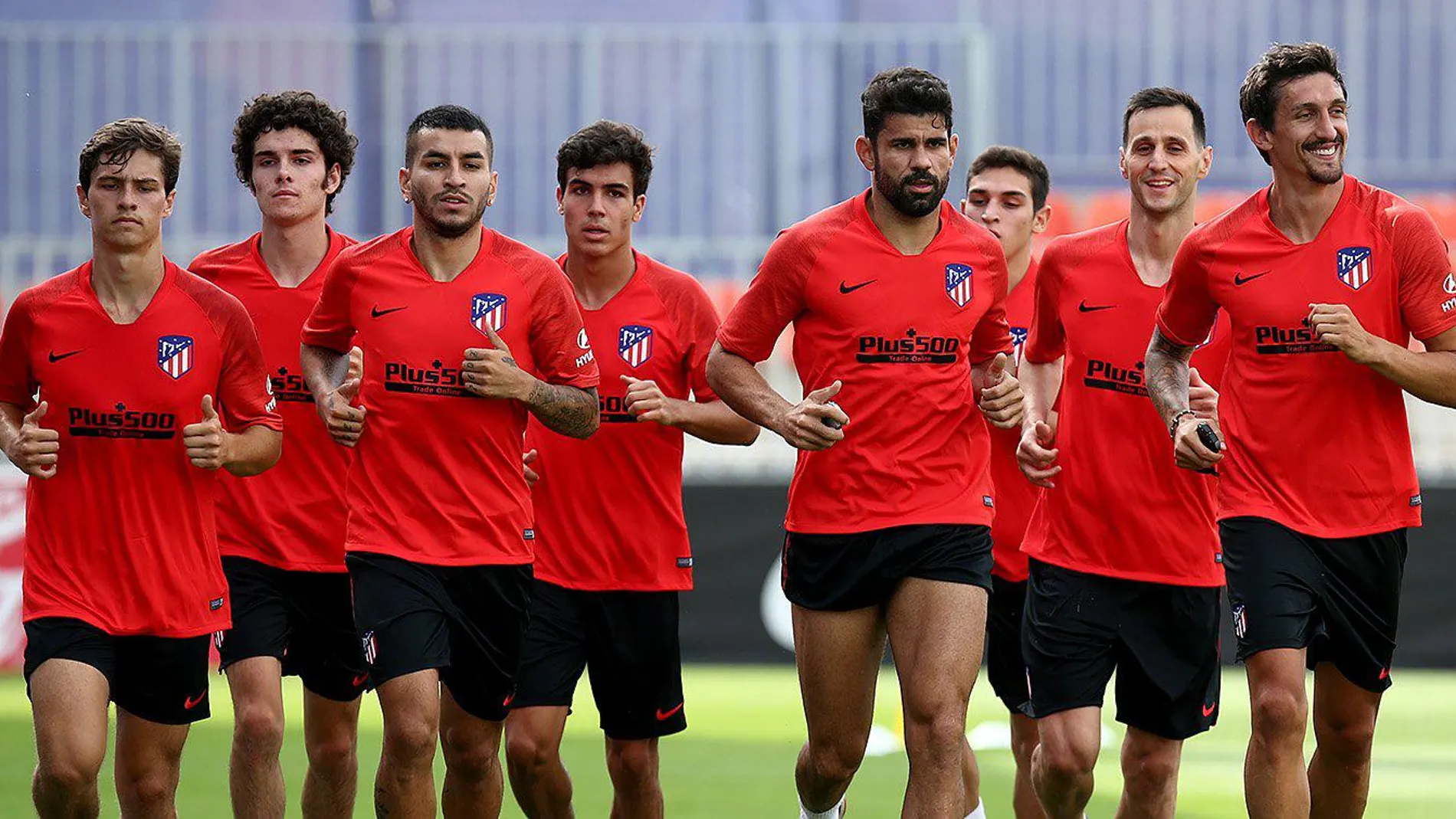 Los jugadores del Atlético, en el primer entrenamiento de la temporada