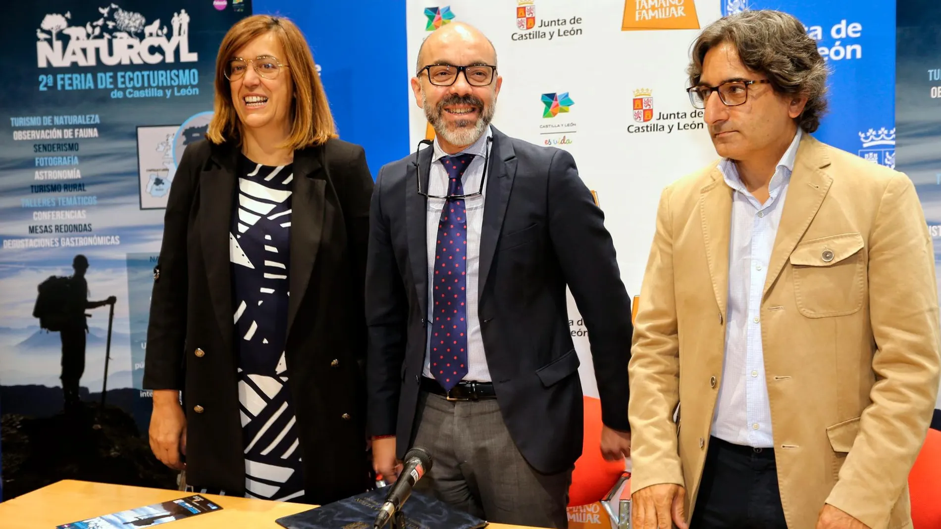 El consejero Javier Ortega, la presidenta Ángeles Armisen y Carlos Sánchez presentan la II Feria de Ecoturismo