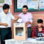 Evo Morales deposita su voto en Villa 14 de Septiembre (Bolivia). EFE/Jorge Ábrego