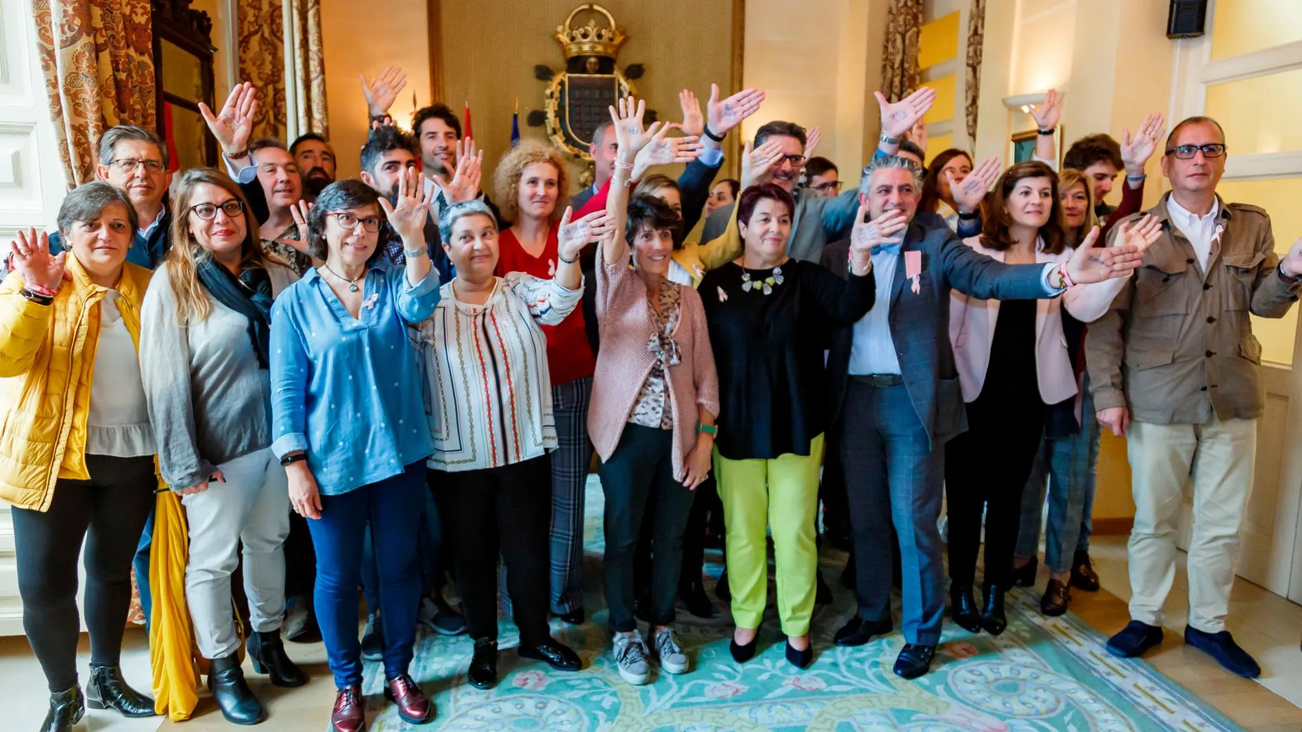 La Asociación Española contra el Cáncer (AECC) de Segovia, celebra junto a las instituciones, pacientes y supervivientes el acto central del Día Mundial del Cáncer de Mama