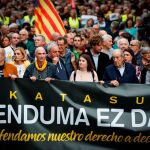 Miles de personas se concentran en San Sebastián por el derecho a decidir y en solidaridad con Cataluña