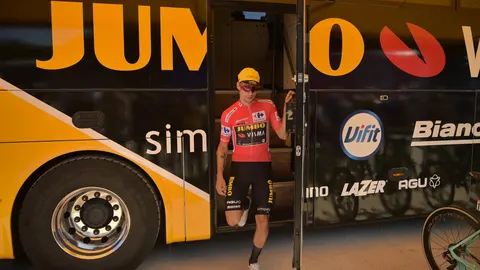 Roglic defenderá el maillot rojo en los puertos de Asturias